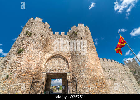 Ohrid Macedonia - Aprile 2019 : cancelli di ingresso al castello Samuil,situato sopra il lago di Ohrid, Repubblica di Macedonia Foto Stock