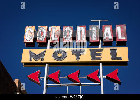 Vintage Motel indicazioni sul percorso 66 in Gallup New Mexico USA Foto Stock