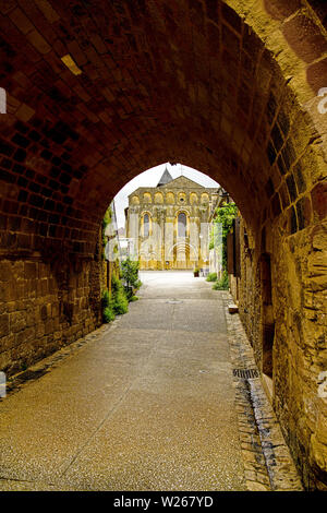 Esterno di Cadouin Abbey. Cadouin Abbazia fu un monastero cistercense fondata come un eremo in 1115 da Gerald di Salles, Le Buisson de Cadouin in D Foto Stock