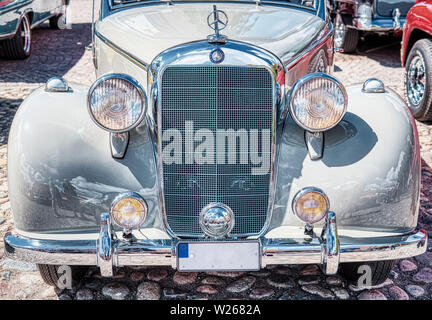 L'estremità anteriore di una Mercedes-Benz 170 S una cabina 1950 Foto Stock