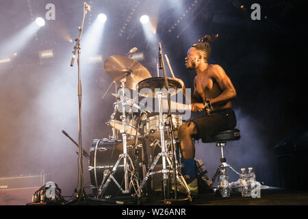 Roskilde, Danimarca. 05 Luglio, 2019. Roskilde, Danimarca. Luglio 05th, 2019. La band britannica Midi nero esegue un concerto dal vivo durante il danese music festival Roskilde Festival 2019. Qui il batterista Morgan Simpson è visto dal vivo sul palco. (Photo credit: Gonzales foto/Alamy Live News Foto Stock