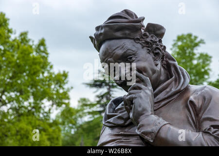 Una vista verticale di Falstaff alla William Shakespeare Gower Memorial in Stratford Upon Avon Foto Stock