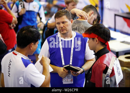 Mostra dltremare, Napoli, Italia. 6 Luglio, 2019. (L a R) Naoki Isobe, Szucsak Matyas, Masaya Endo (JPN), 6 luglio 2019 - Tiro a Segno - fucile : il trentesimo Universiade estiva 2019 Napoli Uomini 10m Air Rifle Qualificazione presso la Mostra dltremare, Napoli, Italia. Credito: Naoki Morita AFLO/sport/Alamy Live News Foto Stock