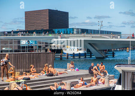 Urban a prendere il sole in Copenhagen, Danimarca Foto Stock