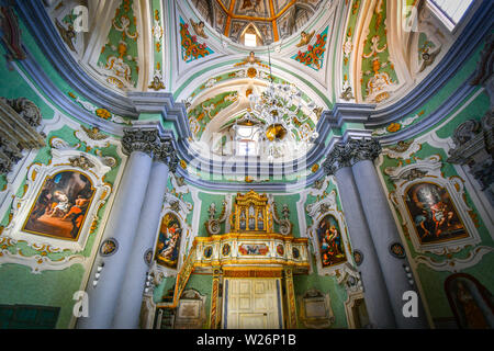 Gli ornati, interno barocco della chiesa del Purgatorio a Matera, Italia Foto Stock