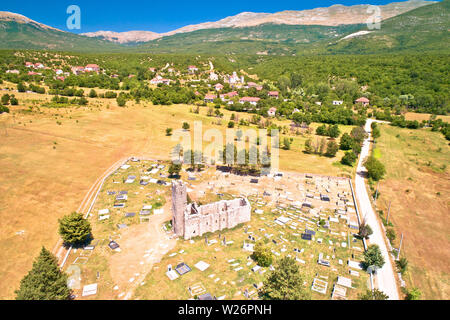 Storica chiesa di Santo salvezza resti nella Cetina, pre-romanica chiesa nell entroterra dalmata di Croazia Foto Stock