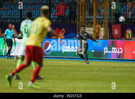 Alessandria, Egitto. 6 luglio 2019. La Francia luglio 6, 2019: Andre Onana Onana del Camerun passando la palla durante il 2019 African Cup delle Nazioni match tra Camerun e Nigeria alla Alexanddria Stadium in Alessandria, Egitto. Ulrik Pedersen/CSM. Foto Stock