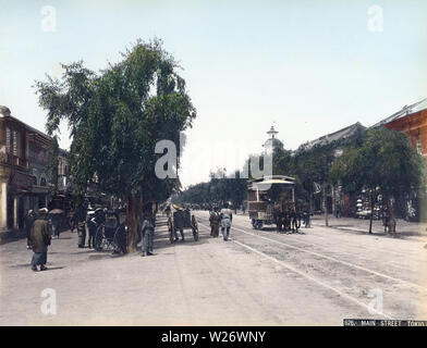 [ 1880 Giappone - a cavallo il tram a Ginza Tokyo ] - a cavallo il tram a Ginza in Nihonbashidori 4-chome (fonte: Dai Nihon Zenkoku Meisho Ichiran), 1880. Xix secolo albume vintage fotografia. Foto Stock