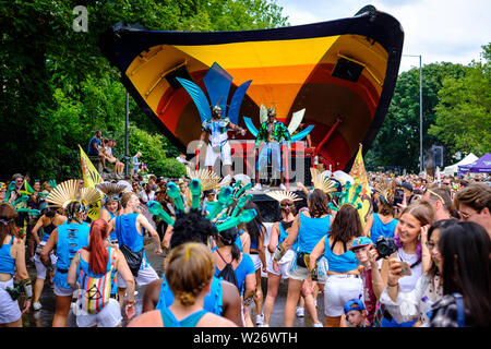 La parata a St Pauls Carnevale, Bristol, 6 Luglio 2019 Foto Stock