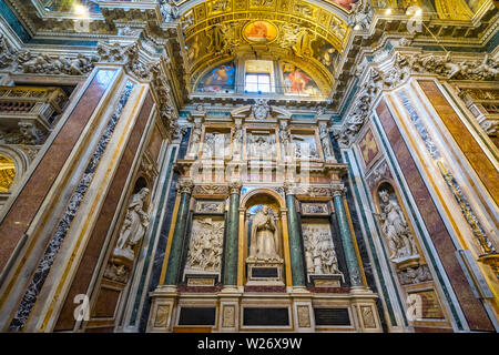 Statue Cappella Basilica di Santa Maria Maggiore a Roma Italia. Una delle 4 basiliche papali, costruito 422-432, costruita in onore della Vergine Maria, divenne residenc papale Foto Stock