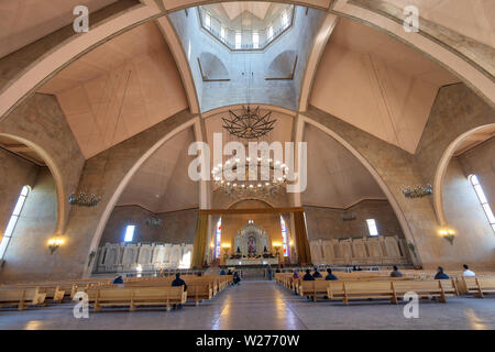 San Gregorio l Illuminatore nella cattedrale di Yerevan, Armenia, presa in aprile 2019rn' presi in hdr Foto Stock