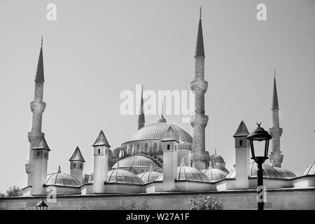 Istanbul, Turchia- Settembre 19, 2017:visualizzazione di una moschea di Istanbul al tramonto con minareti Foto Stock