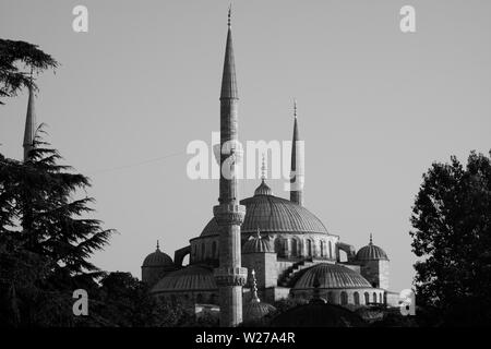 Istanbul, Turchia- Settembre 19, 2017:visualizzazione di una moschea di Istanbul al tramonto con minareti Foto Stock