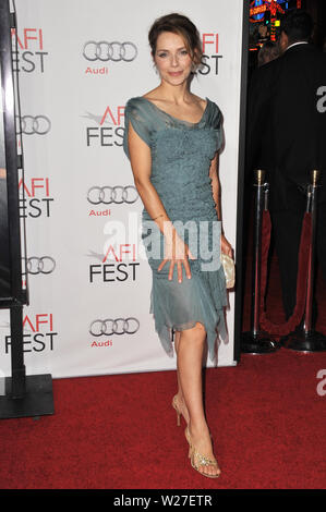 LOS ANGELES, CA. 04 novembre 2010: Mili Avital alla prima mondiale di "Amore & altri farmaci come la serata di apertura gala del AFI Fest 2010 a Grauman's Chinese Theater di Hollywood. © 2010 Paul Smith / Featureflash Foto Stock