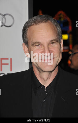 LOS ANGELES, CA. 04 novembre 2010: Marshall Herskovitz presso la prima mondiale di "Amore & altri farmaci come la serata di apertura gala del AFI Fest 2010 a Grauman's Chinese Theater di Hollywood. © 2010 Paul Smith / Featureflash Foto Stock