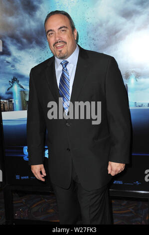 LOS ANGELES, CA. 09 novembre 2010: David Zayas alla premiere mondiale del suo nuovo film 'Skyline' al Regal Cinema in L.A. Vivere nel centro di Los Angeles. © 2010 Paul Smith / Featureflash Foto Stock