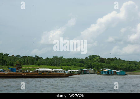 Case di flottazione, Amazônia, Manaus, Amazonas, Brasile Foto Stock