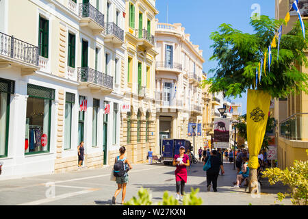 Attrazioni di Heraklion, la capitale di Creta, Grecia. Bellissima città portuale con architettura veneziana e quartieri moderni Foto Stock