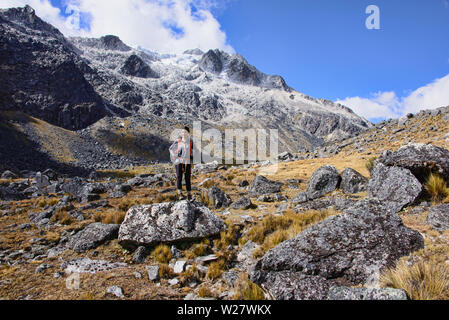 Trekking attraverso la Cordillera Real mountain range, Bolivia Foto Stock