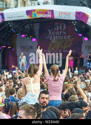 Londra, Regno Unito. 6 luglio 2019. Festaioli celebrare l orgoglio di Londra. Credit Thomas Bowles/Alamy Live News Foto Stock