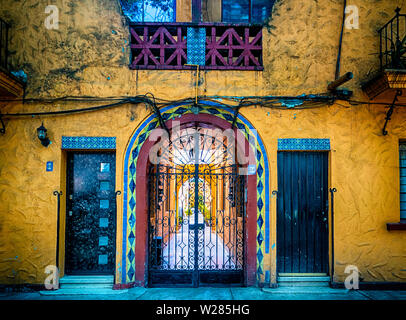 Edificio colorato in Colonia Roma, Città del Messico DF Foto Stock