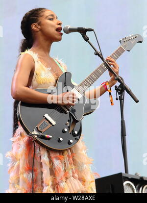 Lianne La Havas esegue il giorno due di British Estate a Hyde Park. Foto Stock