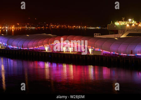 Colorata illuminazione su 'Cloud' eventi edificio, Queens Wharf, Auckland, Isola del nord, Nuova Zelanda Foto Stock