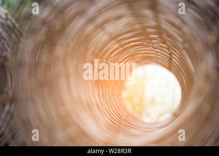 Rotoli di filo di maglia. Ferro acciaio. Foto Stock