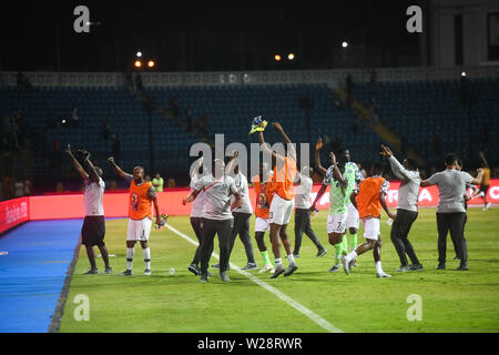 Alessandria, Egitto. 6 Luglio, 2019. I giocatori della Nigeria celebrare dopo il turno del 16 match tra Nigeria e Camerun al 2019 African Cup delle nazioni in Alessandria, Egitto, Luglio 6, 2019. Credito: Wu Huiwo/Xinhua/Alamy Live News Foto Stock