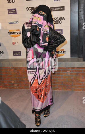 LOS ANGELES, CA. 16 ottobre 2010: M.I.A. Spike TV 2010 Scream Awards presso il Teatro Greco, Griffith Park di Los Angeles. © 2010 Paul Smith / Featureflash Foto Stock
