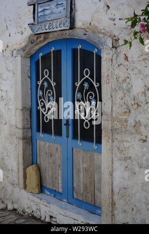 Afionas villaggio progettato e modellato porta in stile greco tradizionale Foto Stock