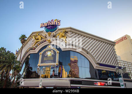 Las Vegas, Nevada, Stati Uniti d'America - 6 Maggio 2019: Esterno del Harrahs casinò sulla strip di Las Vegas. Foto Stock
