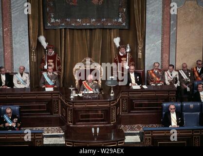 FRANCO BAHAMONDE, FRANCISCO MILITAR Y POLITICO ¿ ESPA OL. EL FERROL 1892-1975. JEFE DE ESTADO ESPAÑOL 1937-1975 SESSIONE DE APERTURA DEL AÑO LEGISLATIVO 1971. Un SU DERECHA EL PRINCIPE JUAN CARLOS, YA SUCESOR A Título de Rey. Foto Stock