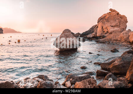 Serata mediterranea a Finestrat Beach in giorno di estate Foto Stock
