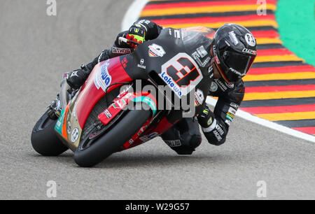 Hohenstein Ernstthal, Germania. 07 Luglio, 2019. Motorsport/moto, Gran Premio di Germania, Moto2 al Sachsenring: il conducente Lukas Tulovic (Germania, Kiefer Racing Team) trascina attraverso la via. Credito: Jan Woitas/dpa-Zentralbild/dpa/Alamy Live News Foto Stock