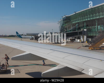 CASELLE, Italia - circa giugno 2019: Sandro Pertini di Torino aeroporto Foto Stock