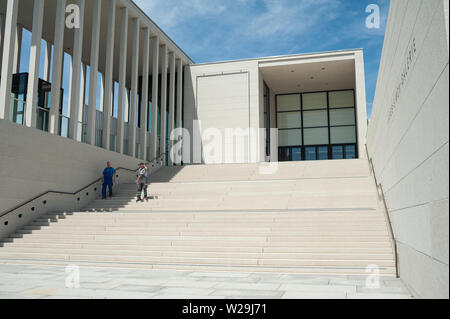 25.06.2019, Berlino, Germania, Europa - Scala di James Simon Gallery di Berlino Mitte località progettato dall architetto britannico David Chipperfield. Foto Stock