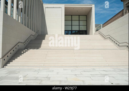 25.06.2019, Berlino, Germania, Europa - Scala di James Simon Gallery di Berlino Mitte località progettato dall architetto britannico David Chipperfield. Foto Stock