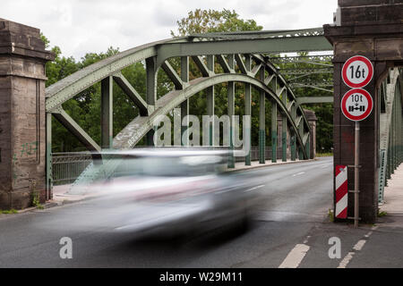 Cartelli di divieto in corrispondenza del ponte presso la filiale canal Lindener Harbour Foto Stock