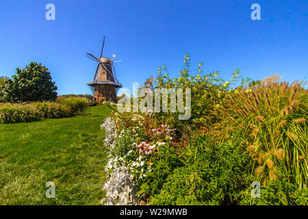 Holland Michigan Mulino a vento olandese. Il più antico autentico mulino a vento olandese in America si trova in Olanda, Michigan è il fulcro Tulip Ti Foto Stock