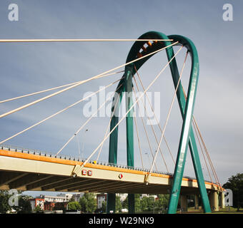 Università ponte sul fiume Brda a Bydgoszcz. Polonia Foto Stock