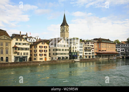 Argine del fiume Limmat a Zurigo. Svizzera Foto Stock