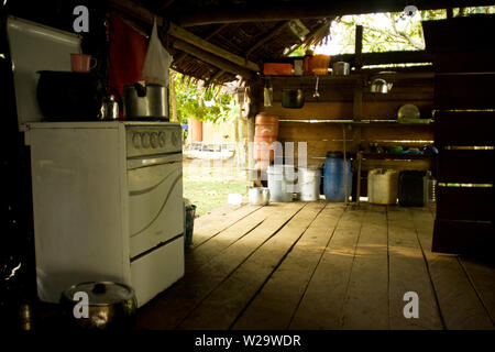 House, cucina, Terra Preta comunità, Cuieiras River, Amazônia, Manaus, Amazonas, Brasile Foto Stock