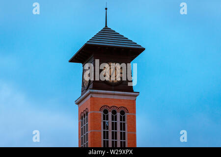 Torre off di un edificio accademico della Grand Valley State University campus in Grand Rapids Michigan Foto Stock