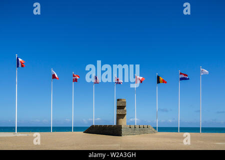 Seconda guerra mondiale monumento segnale, D-Day Memorial, Juno Beach, Bernières-sur-Mer, Calvados, Normandia, Francia. Foto Stock