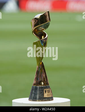 Lione, Francia. 7 Luglio, 2019. Il trofeo è visto prima la partita finale tra gli Stati Uniti e i Paesi Bassi al 2019 FIFA Coppa del Mondo Femminile a Stade de Lyon Lione in Francia, 7 luglio, 2019. Credito: Ding Xu/Xinhua/Alamy Live News Foto Stock