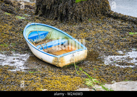 Marea di declino nel porto di Castletown, Isola di Man Foto Stock