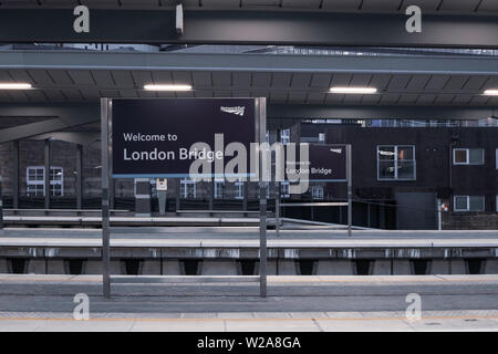 Movimento del treno dalla stazione di London Bridge Foto Stock