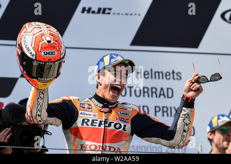 Chemnitz, Germania. 07 Luglio, 2019. Il 7 luglio 2019, Sachsenring Motorsport racing circuito, Hohenstein-ernstthal, Chemnitz, in Sassonia, Germania; MotoGP di Germania, il giorno della gara; Marc Marquez primo luogo celebra sul podio Credit: Azione Plus immagini di sport/Alamy Live News Foto Stock