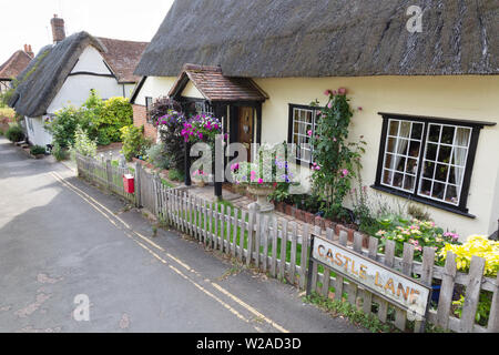 Il Castello di Hedingham village street scene con case medievali, Castello Lane, il Castello di Hedingham, Essex REGNO UNITO Foto Stock